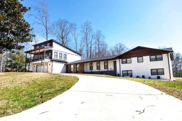Main Entrance - Mezzanine