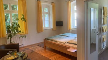 1 bedroom, travel crib, WiFi, bed sheets