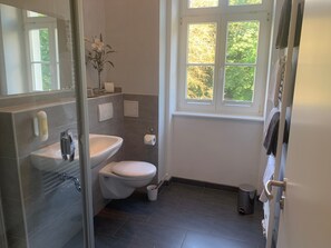 Unclassified image, 3 of 8, button - Doppelzimmer 2 - Loensches Gut (Görlitz)