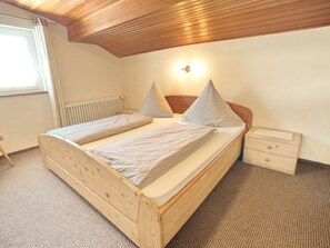 2 bedrooms, WiFi, bed sheets