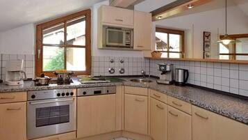 Kühlschrank, Mikrowelle, Ofen, Geschirrspüler