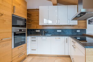 Fridge, microwave, oven, dishwasher - City Chalet Sonthofen (Sonthofen)