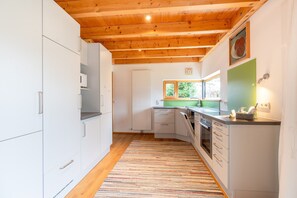 Kühlschrank, Mikrowelle, Ofen, Geschirrspüler