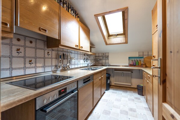 Refrigerador, microondas, horno y lavavajillas 