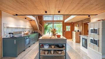 Réfrigérateur, four, lave-vaisselle, cafetiÚre/bouilloire