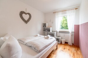 2 bedrooms, WiFi, bed sheets