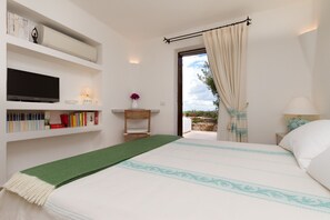 4 bedrooms, in-room safe, iron/ironing board, travel cot