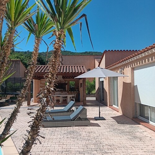 Appartement neuf dans villa avec piscine, proche mer et montagne, thermes