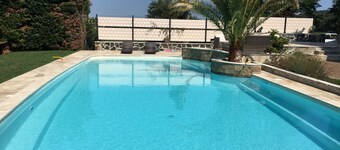 Chalet 4 to 6 persons with swimming pool 20mn from the beach, VAR, Ideal for a family.