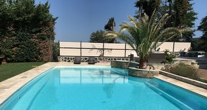 Chalet 4 to 6 persons with swimming pool 20mn from the beach, VAR, Ideal for a family.