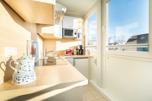 Kühlschrank, Mikrowelle, Ofen, Geschirrspüler