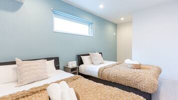 4 habitaciones, cortinas blackout y tabla de planchar con plancha