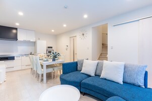 4 habitaciones, cortinas blackout y tabla de planchar con plancha 