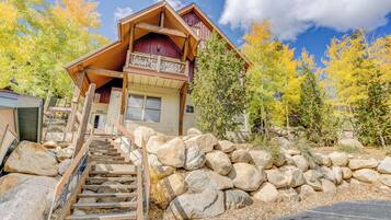 House (3 Bedrooms) | Exterior