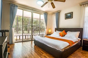 3 bedrooms, iron/ironing board, travel cot, free WiFi