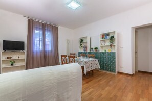 1 chambre, fer et planche à repasser, Wi-Fi, draps fournis