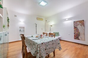 Dining - GuestHost - Bologna Giardini Margherita Apartment (Bologna)