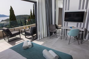 5 bedrooms, iron/ironing board, free WiFi, bed sheets