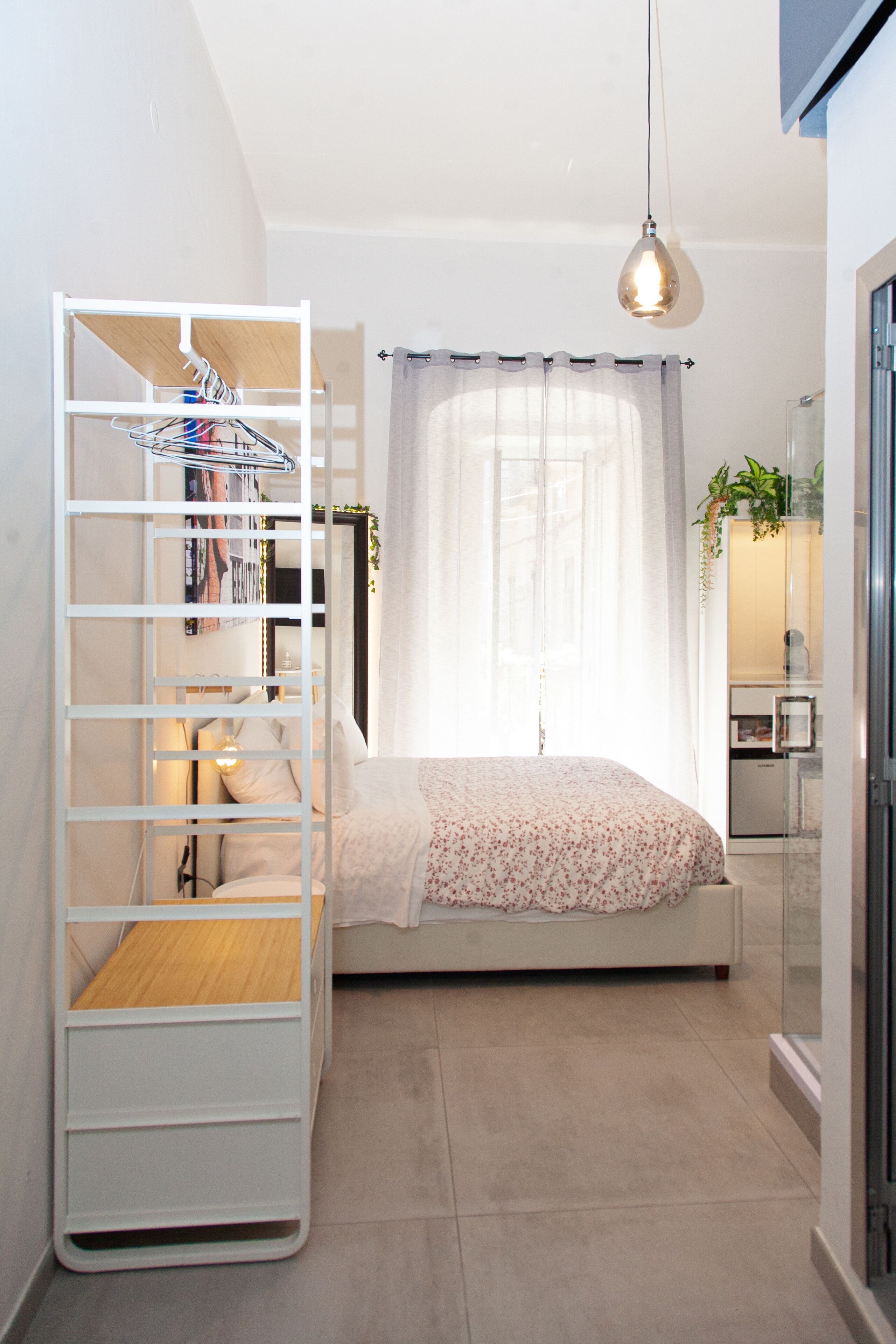 1 soverom, skrivebord, wi-fi (inkludert) og sengetøy