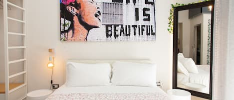 1 bedroom, desk, free WiFi, bed sheets