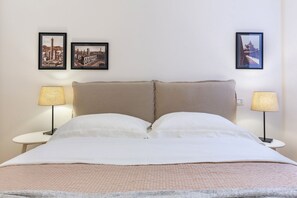 1 habitación, tabla de planchar con plancha, wifi y ropa de cama