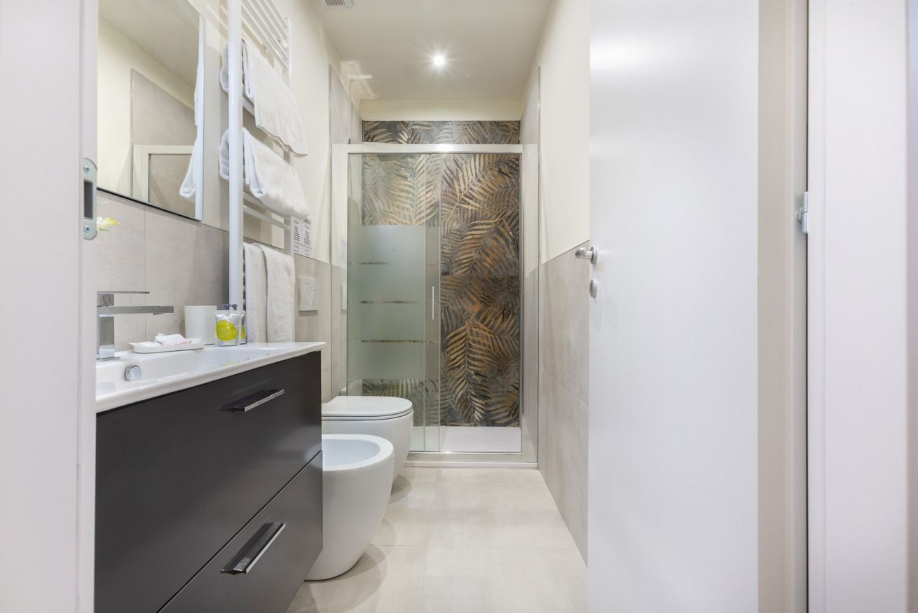 Doccia, asciugacapelli, bidet, asciugamani