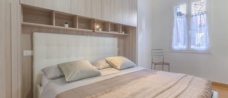 1 室のベッドルーム、アイロン / アイロン台、インターネット