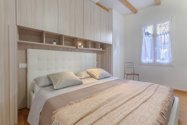 1 bedroom, iron/ironing board, Internet