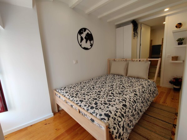 1 bedroom, iron/ironing board, travel cot, free WiFi