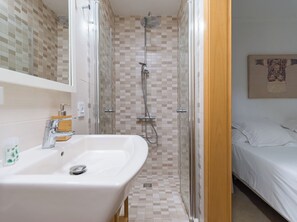 Bathtub, hair dryer, towels, shampoo