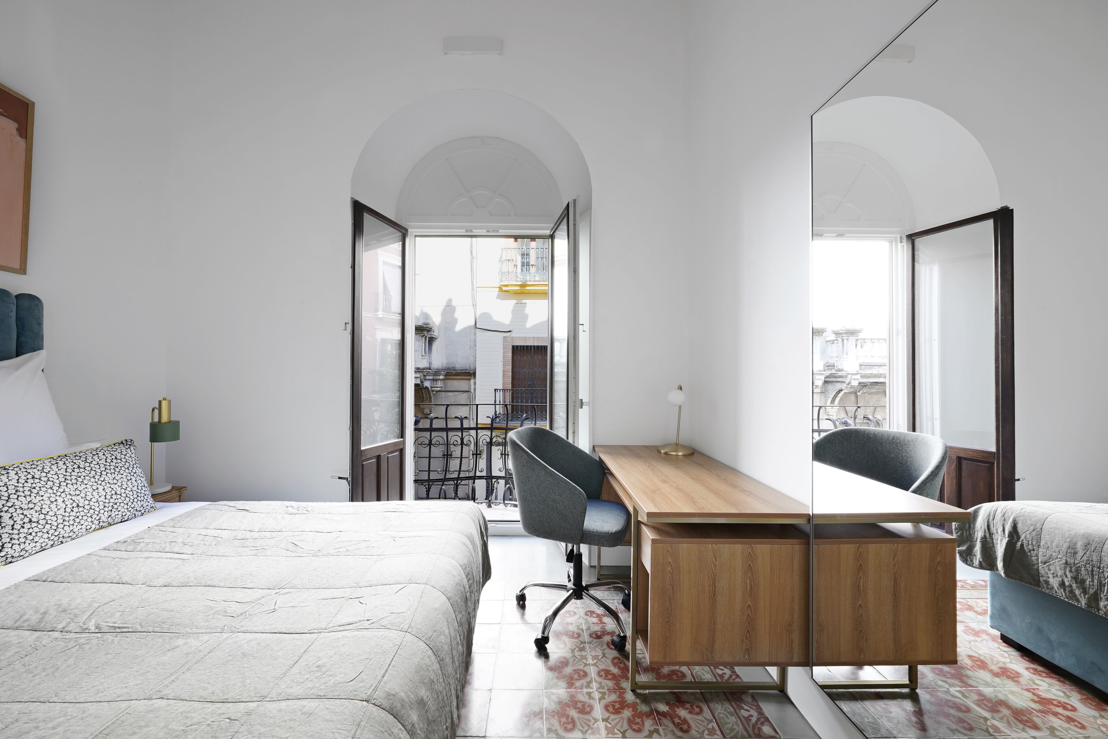 Literie de qualité supérieure, matelas mémoire de forme, bureau
