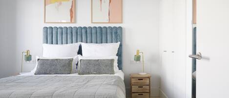 アパートメント 1 ベッドルーム | 高級寝具、低反発ベッド、デスク、ノートパソコン用作業スペース