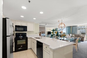 Fridge, microwave, oven, stovetop - South Hampton 407 Oceanview w/Pool & Beach (Myrtle Beach)