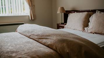 Talo, useita sänkyjä | 3 makuuhuonetta, silitysrauta/-lauta, ilmainen Wi-Fi, vuodevaatteet