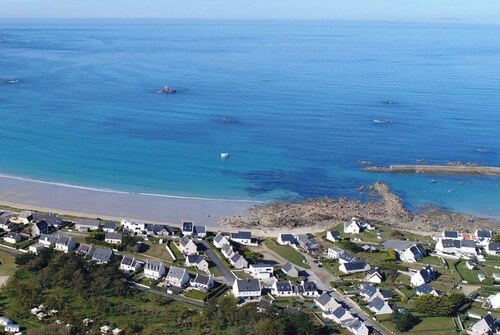 50m from the beach, Large house 2 living rooms, 4 CHB, Sauna, garden, PLOUESCAT 