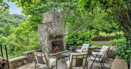 Mountain Views - Indoor & Outdoor Wood Burning Fireplaces - Close to Grayson Highlands