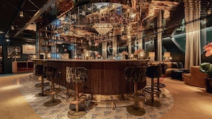 4 Bars/Lounges