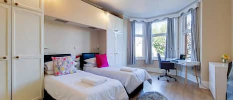 1 chambre, coffres-forts dans les chambres, bureau