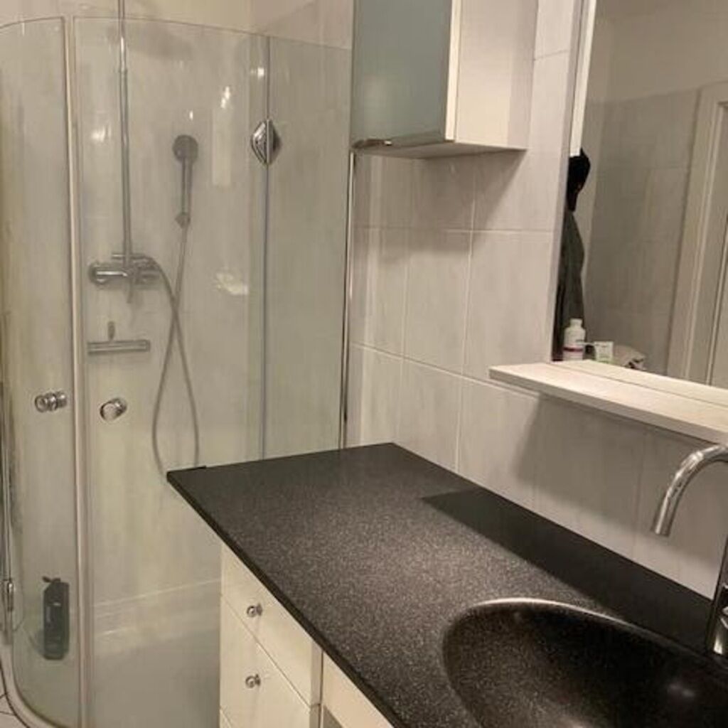 Departamento | Baño | Tina profunda, secadora de cabello, toallas 