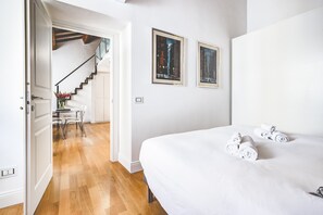 2 bedrooms, in-room safe, iron/ironing board, free WiFi
