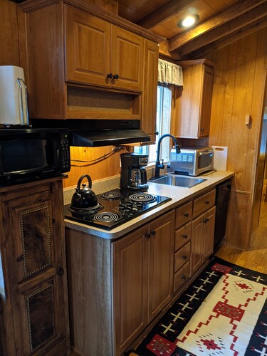 Cabins in secluded beautiful canyon near Lake Nacimiento, lodging on 85 acres