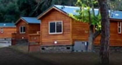 Cabins in secluded beautiful canyon near Lake Nacimiento, lodging on 85 acres