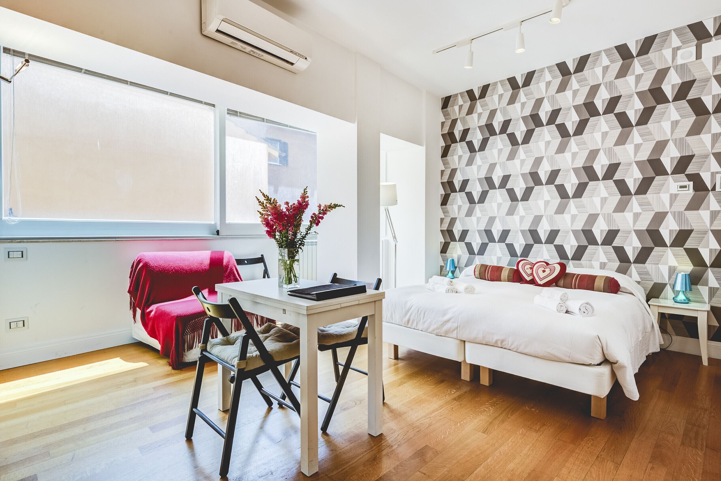 واي فاي مجانًا وملاءات أسرّة