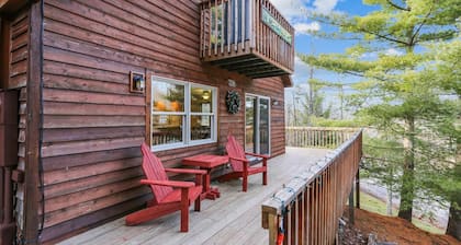 Recently rejuvenated Timberline ski area home. Welcome to Still of the Night!