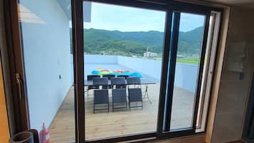 Family Penthouse | 3 bedrooms, individually furnished, free WiFi, bed sheets