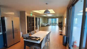 Penthouse familiar | 3 habitaciones, muebles diferentes, wifi gratis y ropa de cama