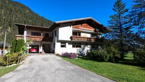 A two-story building with a sign reading "Ferienwohnungen" (holiday apartments). - Ideal for mountain lovers, couples and small families  (6653 Bach)