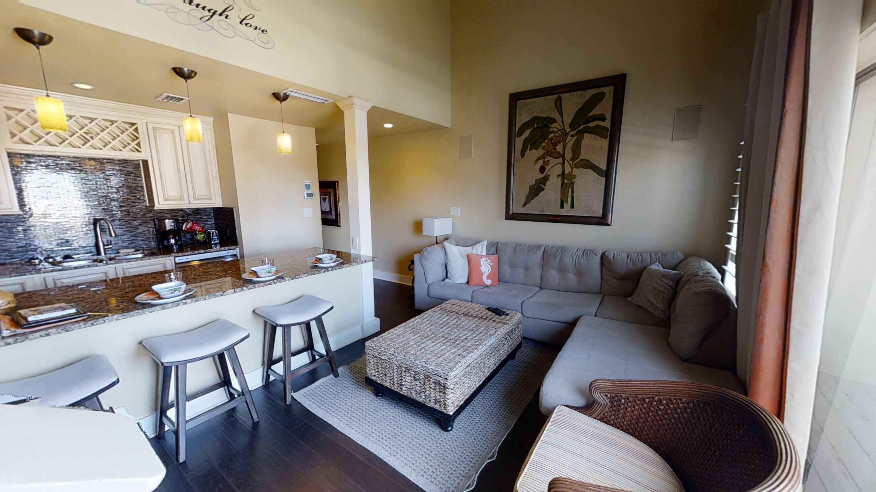 Family Friendly & Quick Walk to Beach Free round of Golf & Activities Daily!