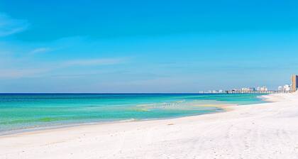 ✨Mighty Paradise✨ Private Pool, Hot Tub, GameRm, Dog-Friendly, Steps to Beach❤️