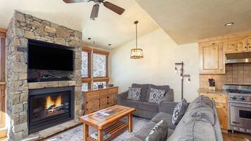 Télévision, cheminée